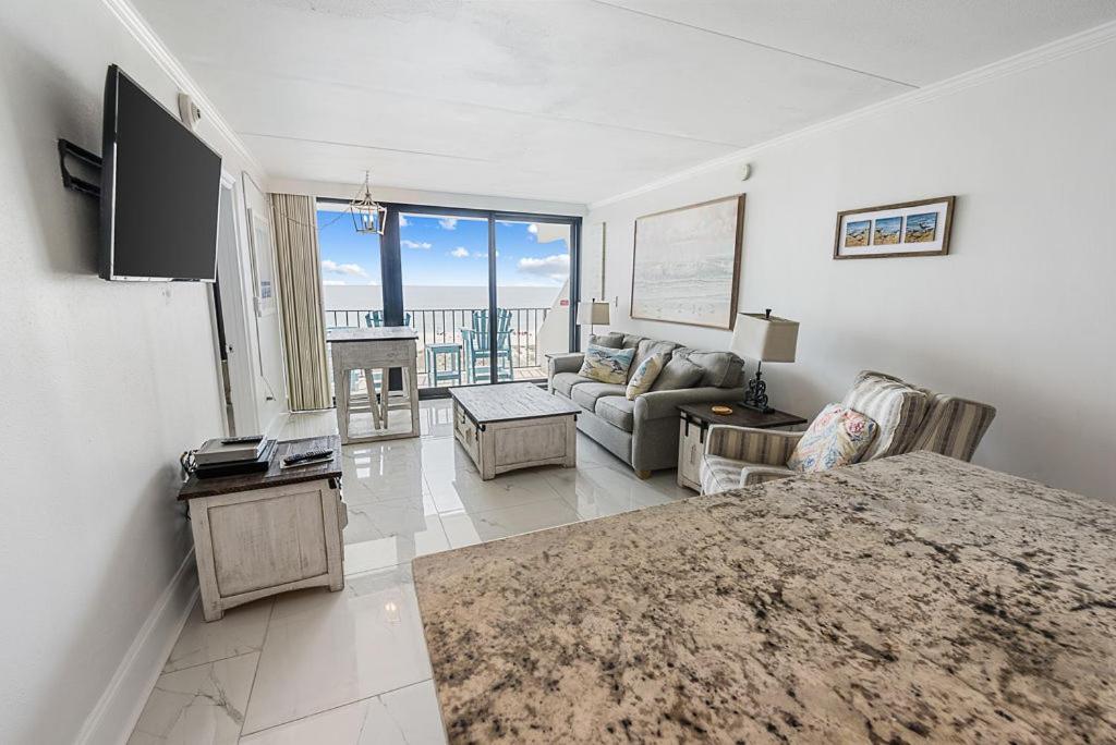 Island Winds East: Renovated Beachfront Near Hangout * Gulf Shores
