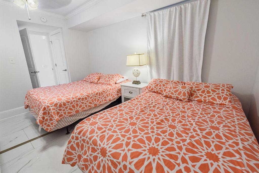 Holiday home Island Winds East: Renovated Beachfront Near Hangout Gulf Shores
