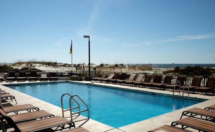 Holiday home Island Winds East: Renovated Beachfront Near Hangout Gulf Shores