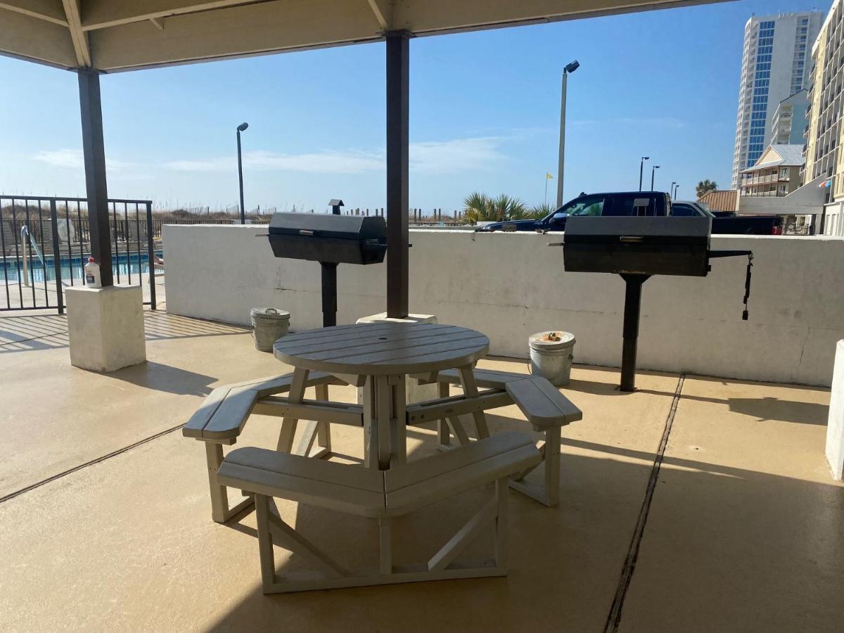 Holiday home Island Winds East: Renovated Beachfront Near Hangout *