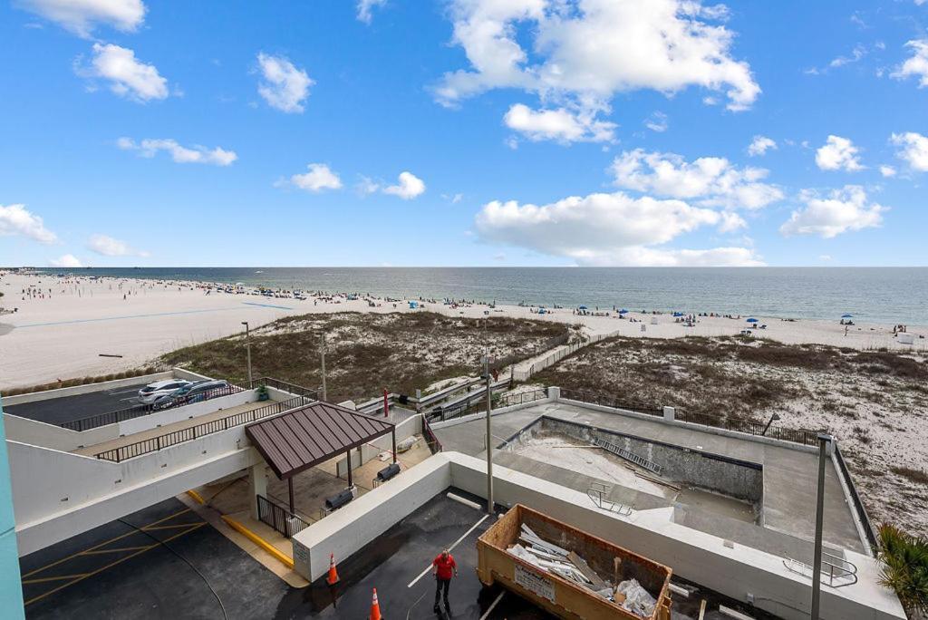 Island Winds East: Renovated Beachfront Near Hangout *