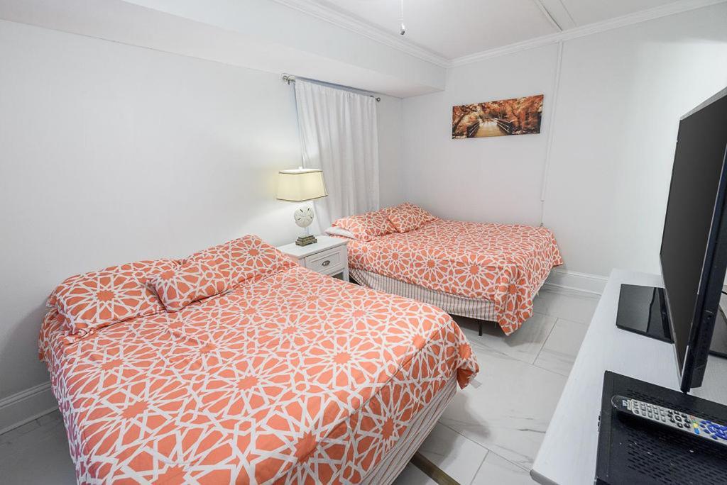 Holiday home Island Winds East: Renovated Beachfront Near Hangout Gulf Shores