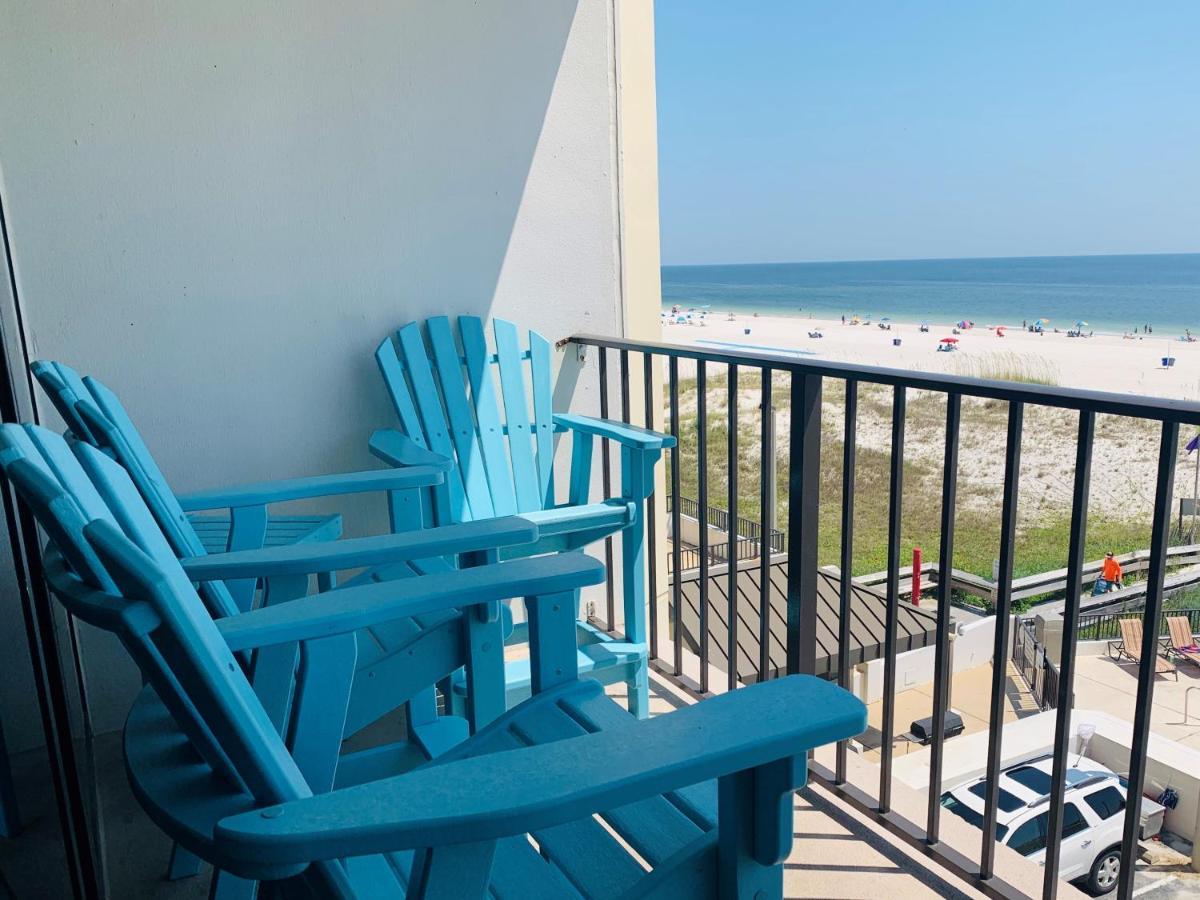 Island Winds East: Renovated Beachfront Near Hangout *