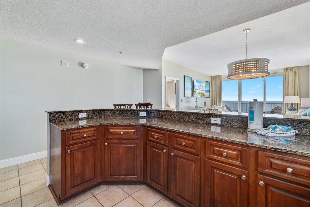 Apartment Bristol 710-endless Views W/ Wrap Around Balcony *