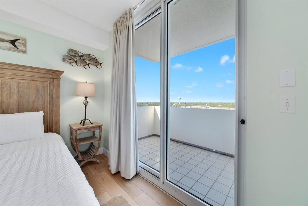 Bristol 710-endless Views W/ Wrap Around Balcony Apartment