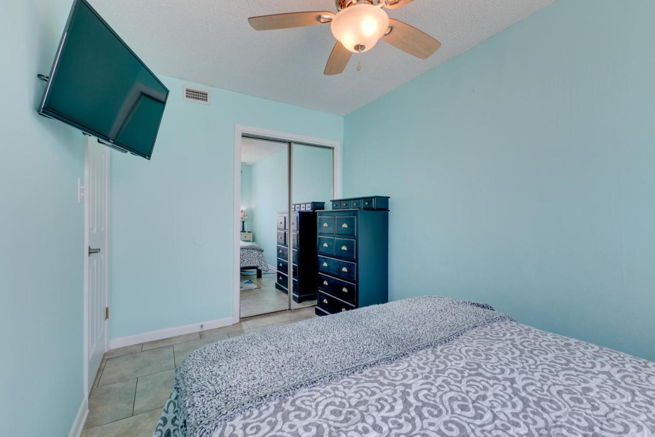 Oceanfront Haven With Pool And Beach Access Apartment