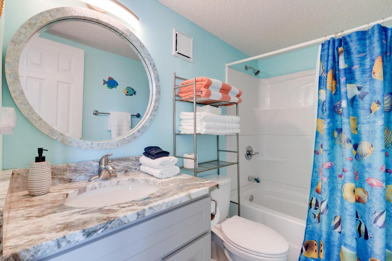 Apartment Oceanfront Haven With Pool And Beach Access