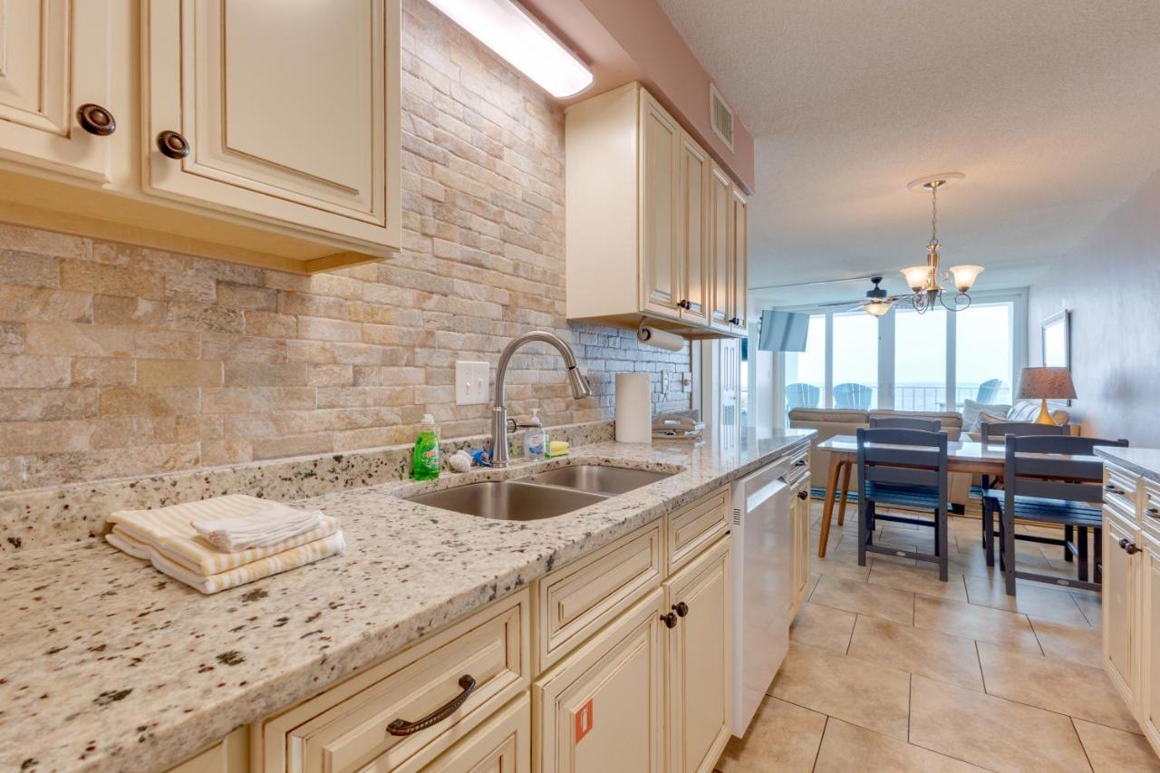 Apartment Oceanfront Haven With Pool And Beach Access *