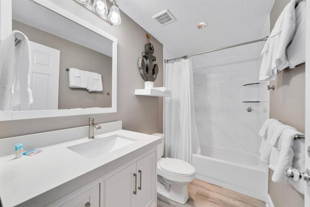 Club B1701-new Rental- Gorgeous Corner Unit *