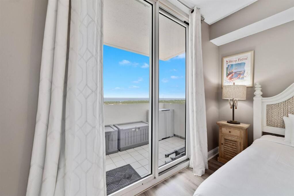 Club B1701-new Rental- Gorgeous Corner Unit Apartment *