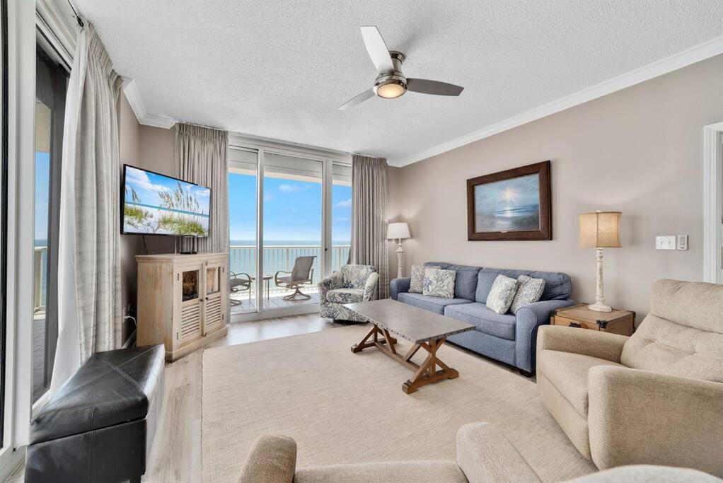 Club B1701-new Rental- Gorgeous Corner Unit Apartment *