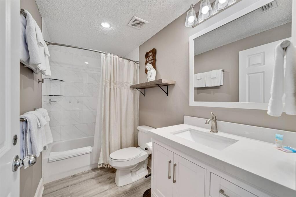 Club B1701-new Rental- Gorgeous Corner Unit *