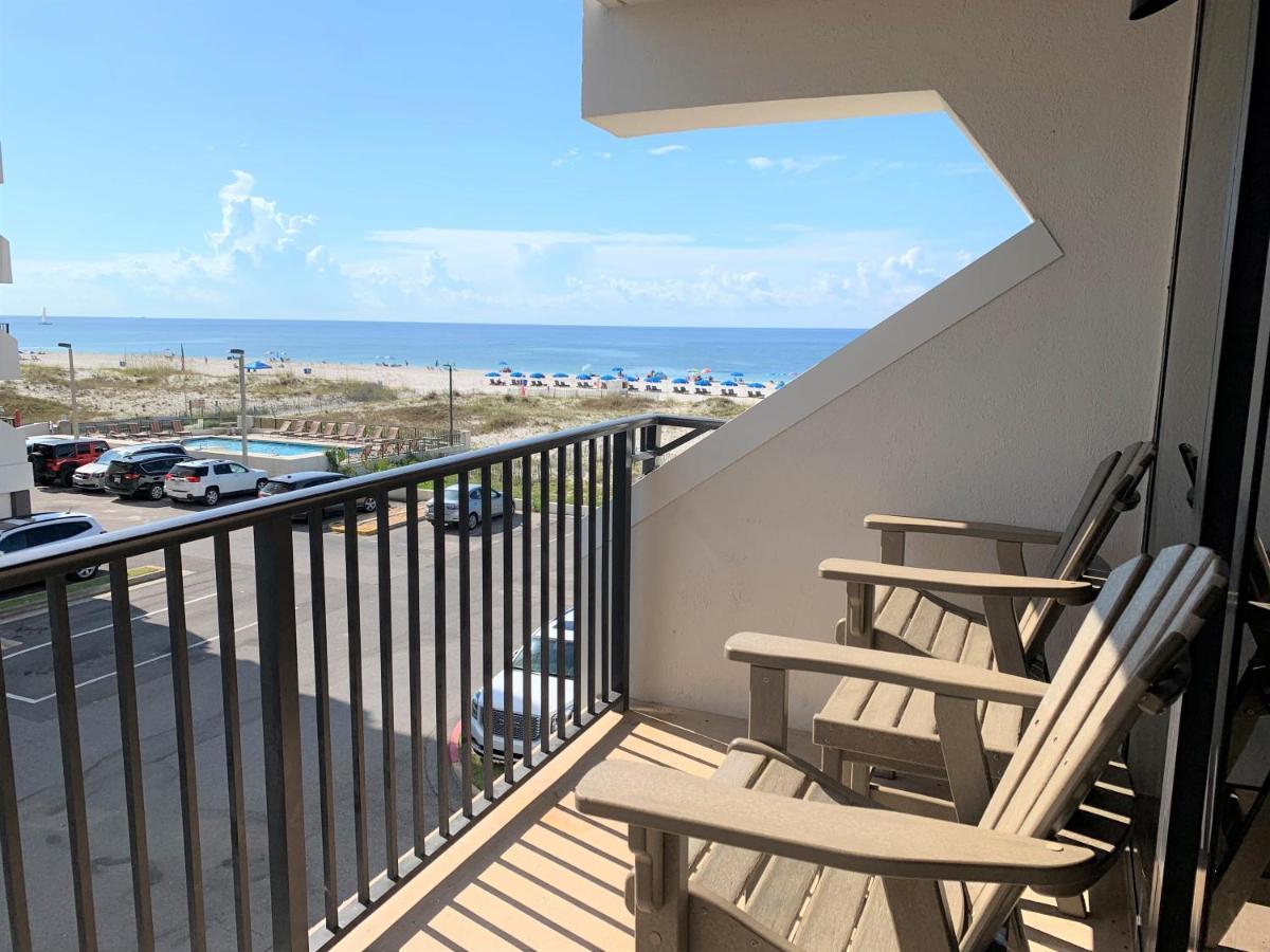 Island Winds West: Beachfront Retreat With Hangout Access *