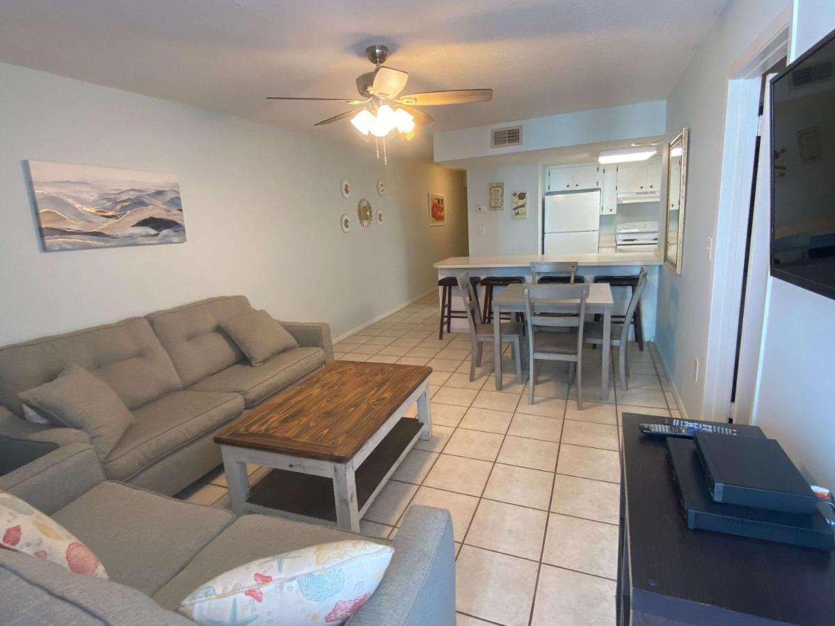 Holiday home Island Winds West: Beachfront Retreat With Hangout Access