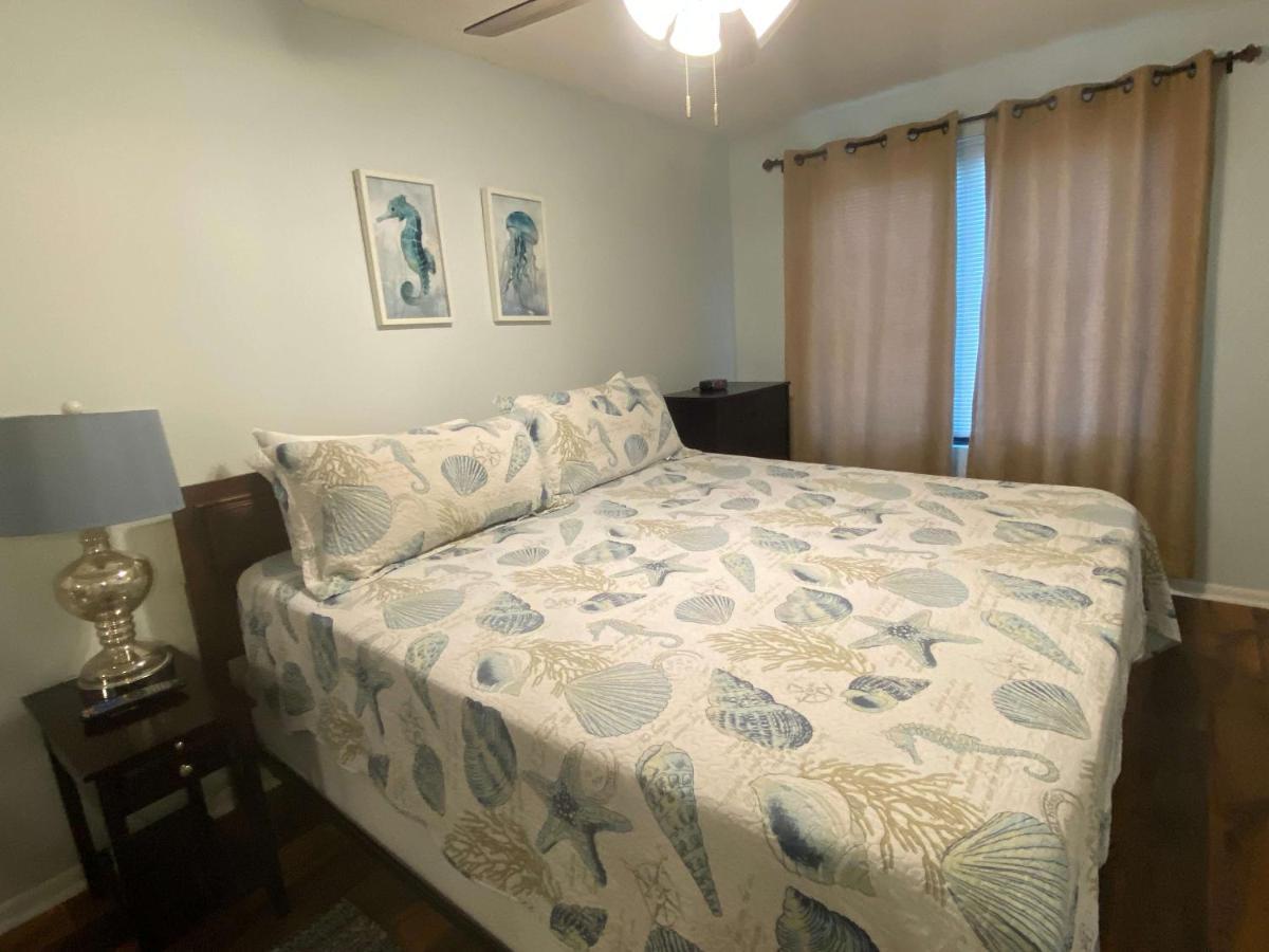 Holiday home Island Winds West: Beachfront Retreat With Hangout Access