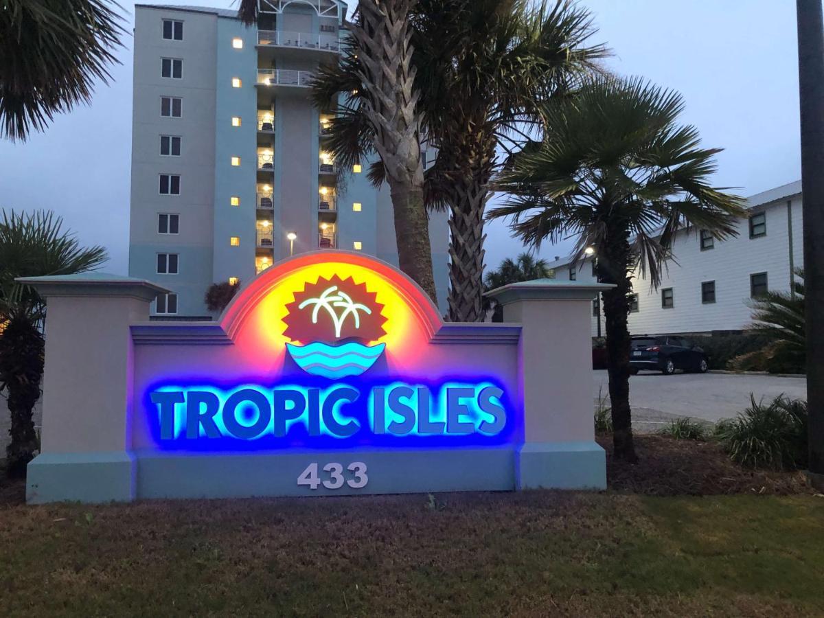 Tropic Isles 102: Beachfront Views Near Events Holiday home *
