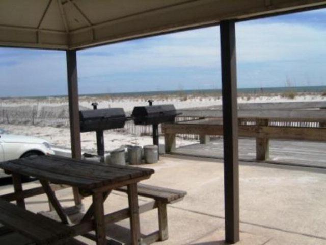 Island Winds West: Beachfront Retreat With Hangout Access *