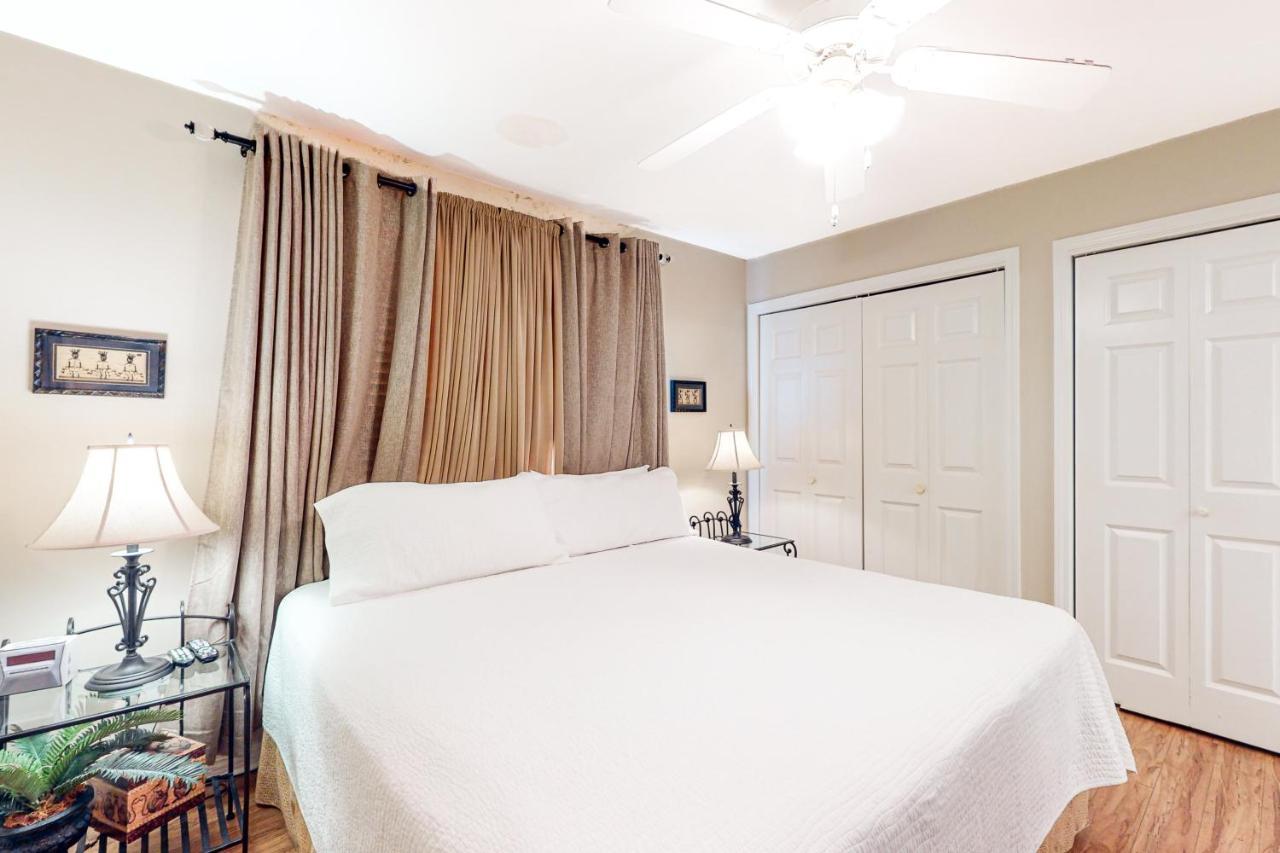 Three C's 202 Apartment *