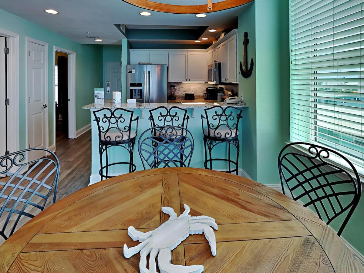 Apartment Crystal Shores 401