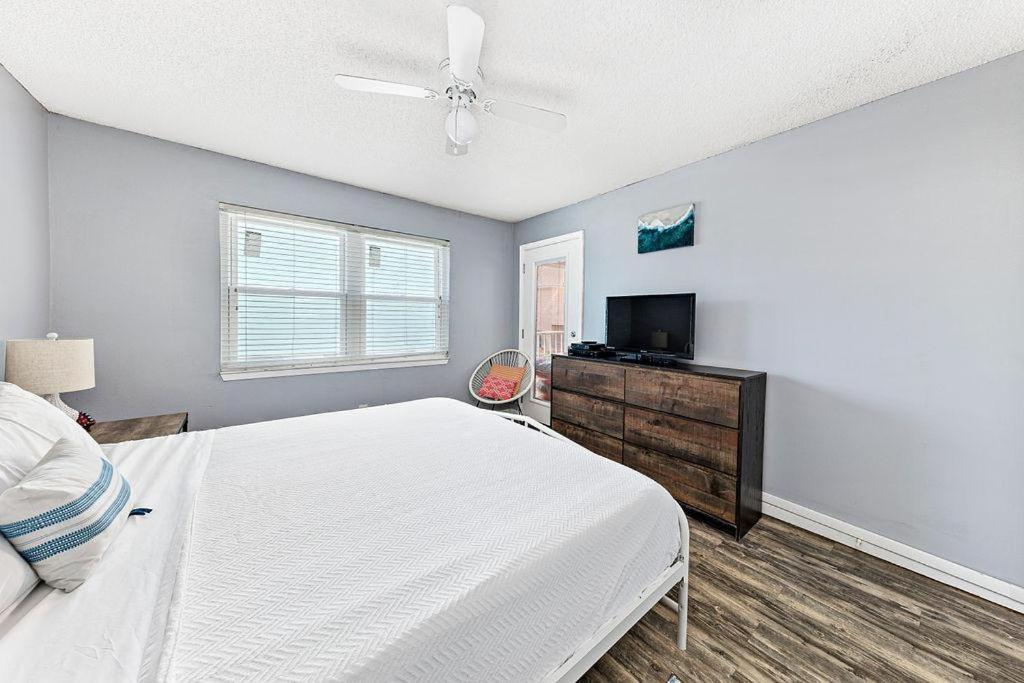 Harbor House Unit 25b *