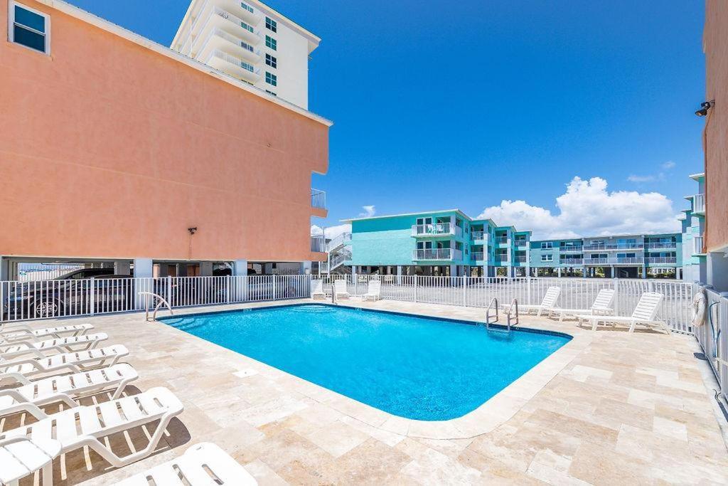 Harbor House Unit 25b