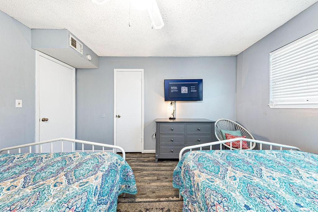 Harbor House Unit 25b *