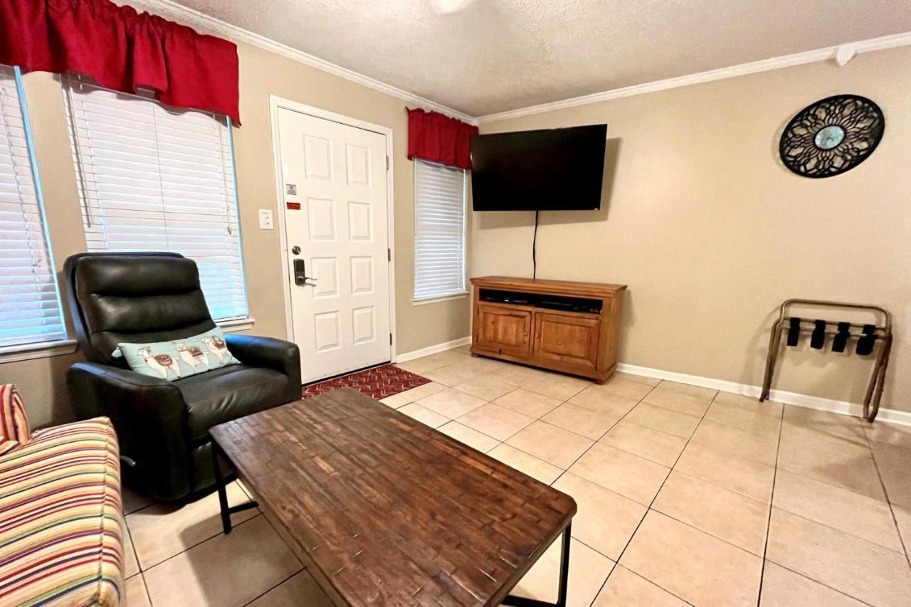 Sea Breeze 211 Apartment