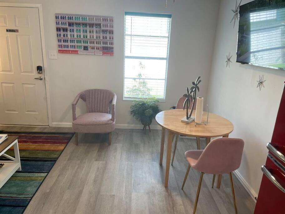 Getaway Steps Away From The Pool! Gulf Shores