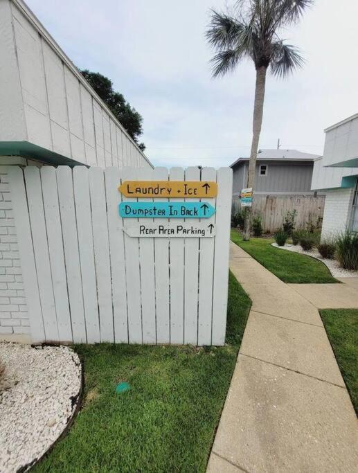 Getaway Steps Away From The Pool! Gulf Shores