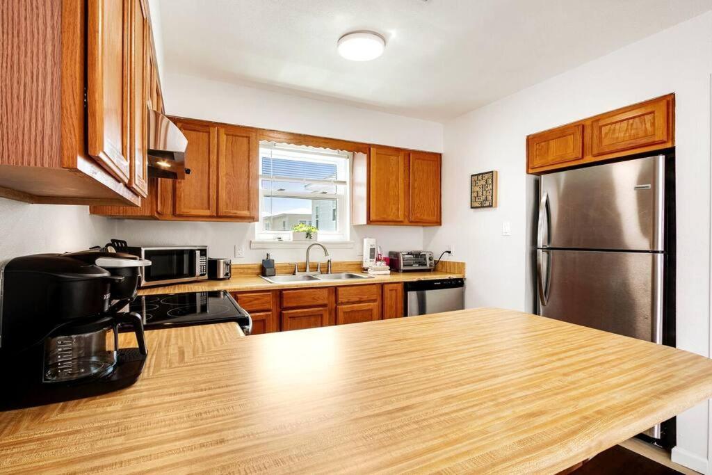 Apartment Renovated With Access And 5 Min From Hangout