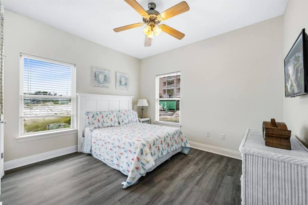 Holiday home Pet Friendly Ft Morgan W/ Views!
