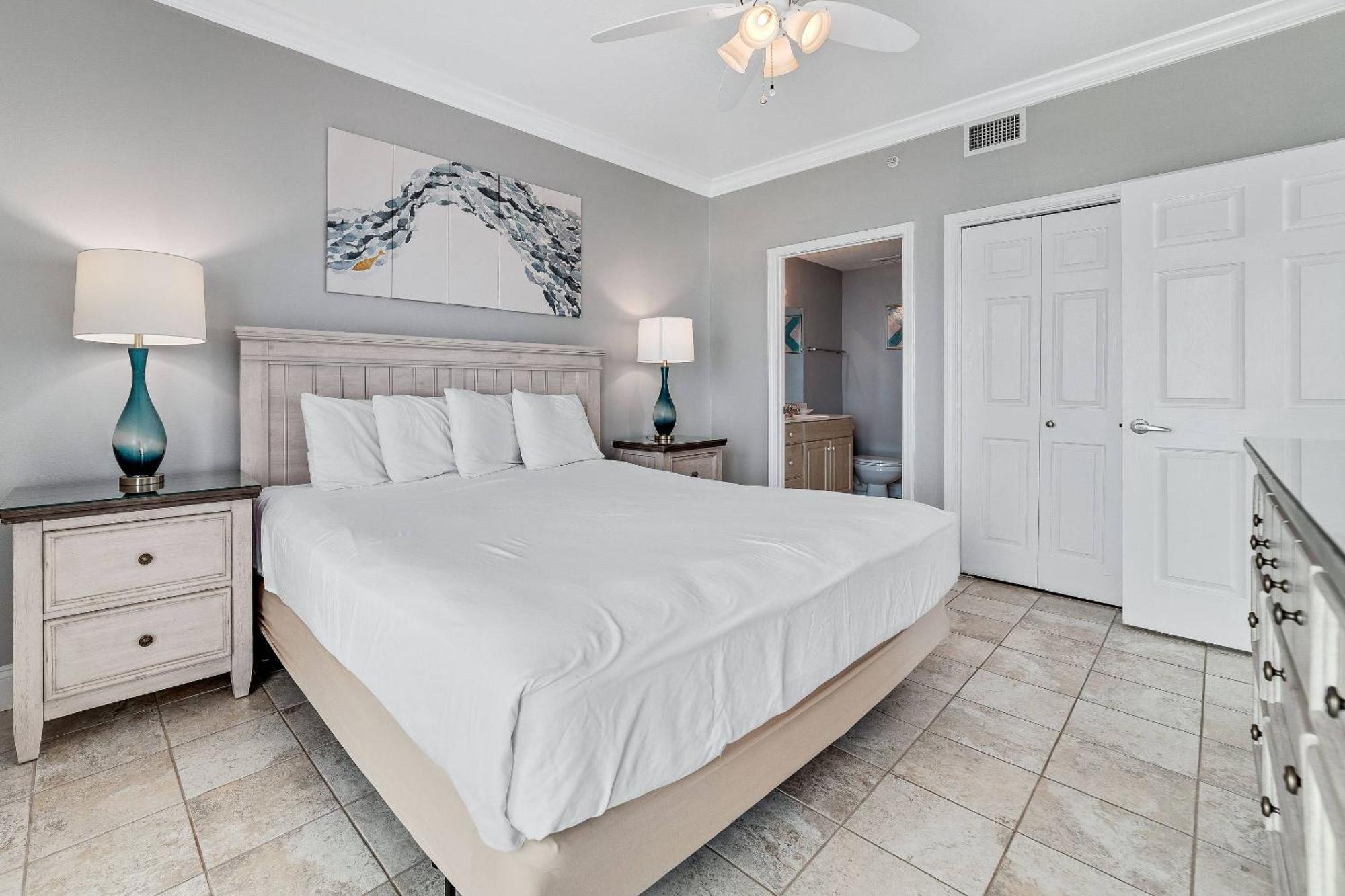 Holiday home Crystal Shores 701
