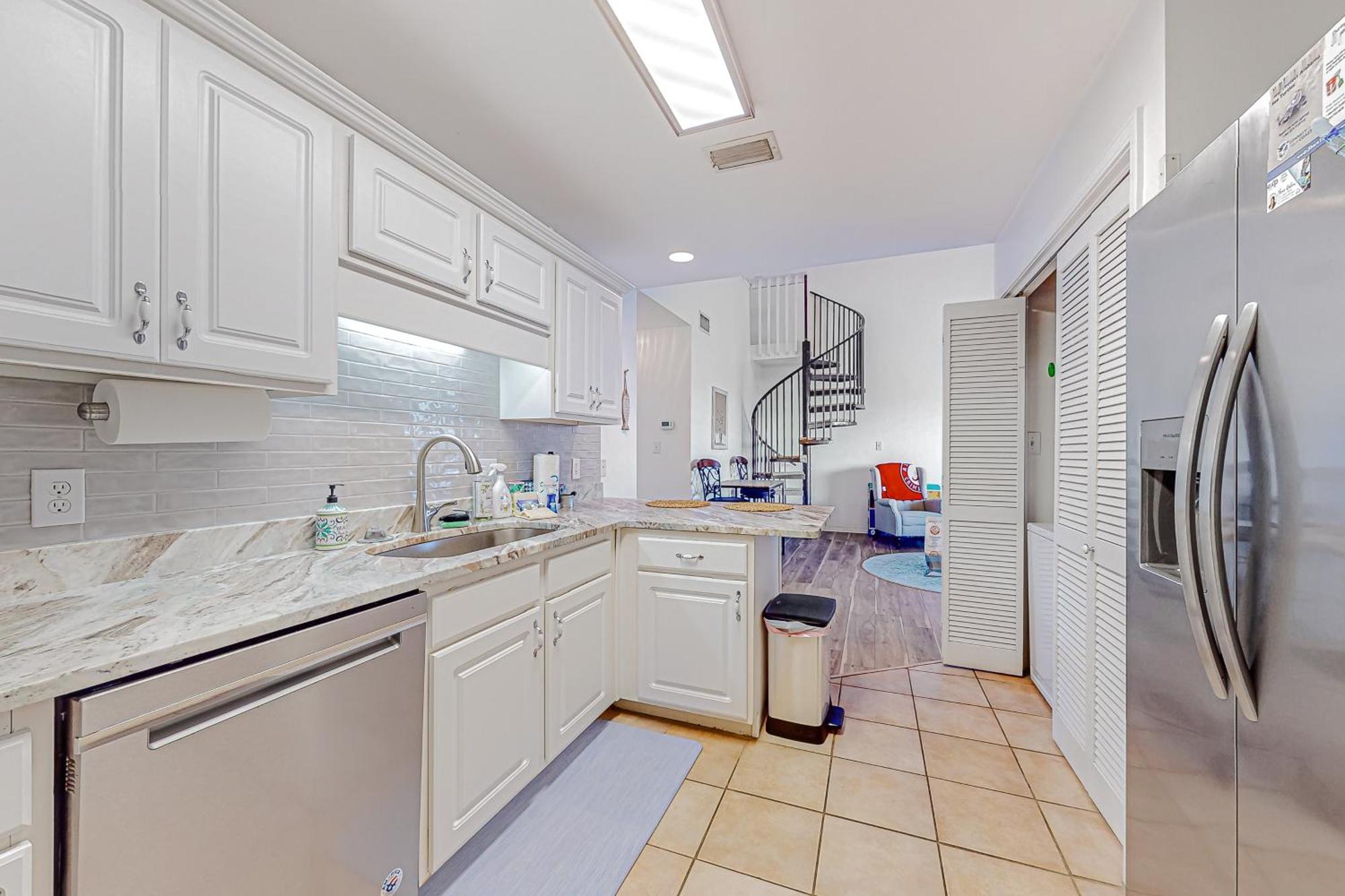 Four C's 204 Apartment *