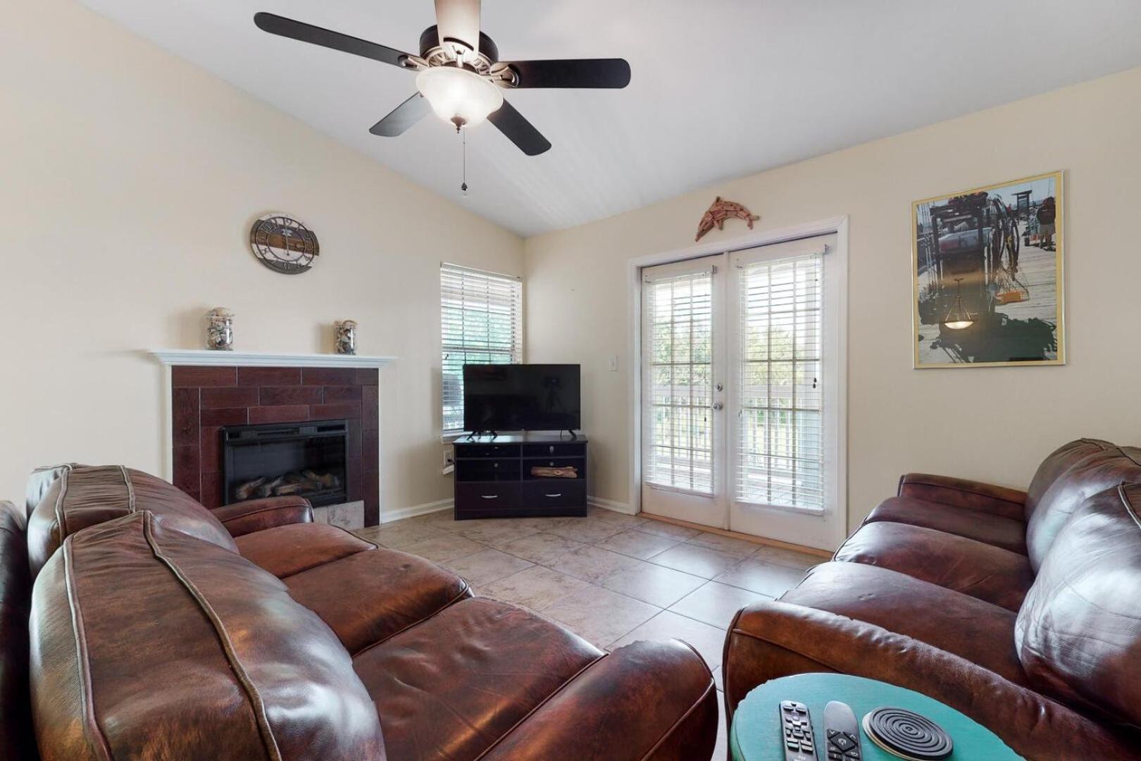 3b/2b W/ Pool & Tennis Court, Sleeps 6