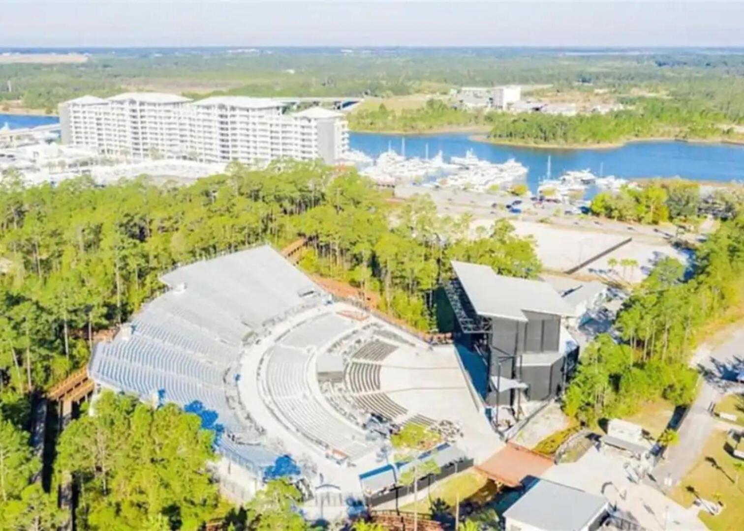 3b/2b W/ Pool & Tennis Court, Sleeps 6