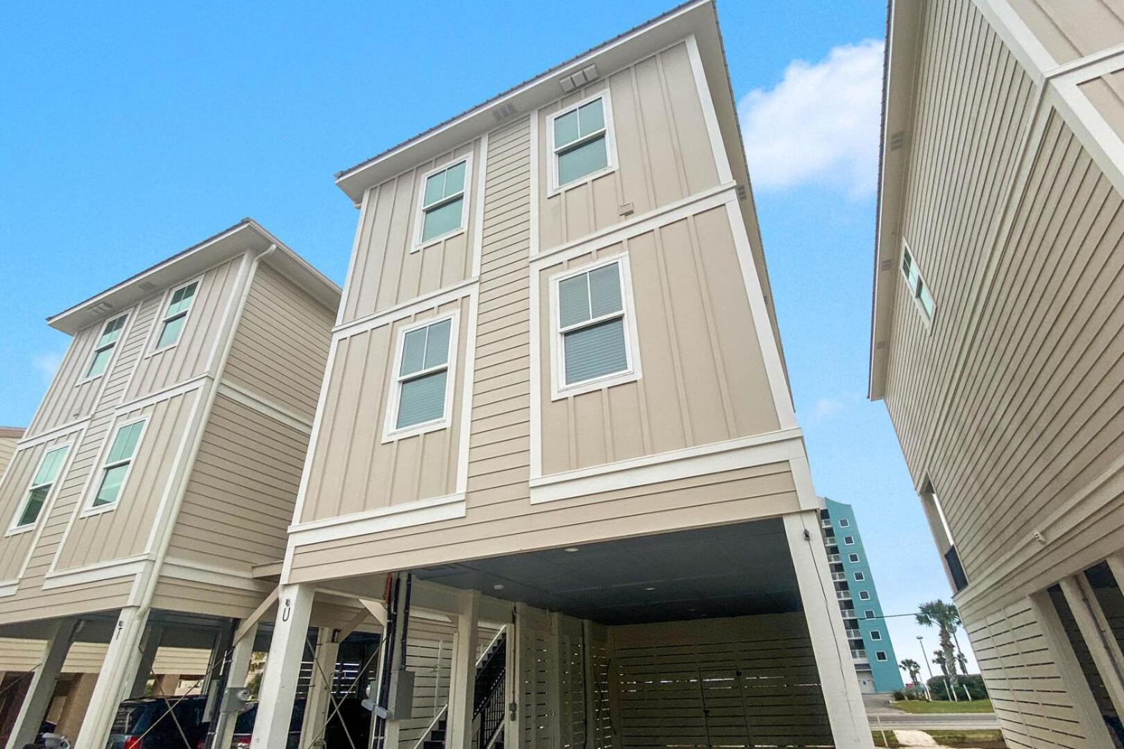 Newly Built, Luxury W/ Pool & Access Holiday home