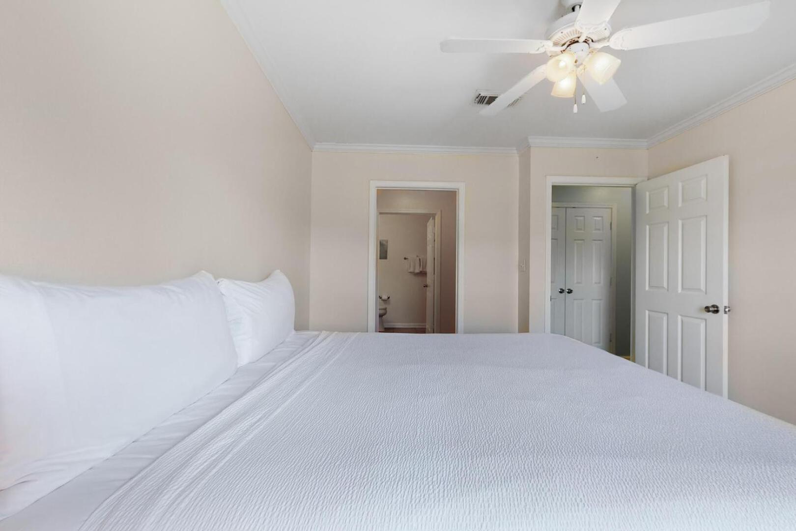 Holiday home 3b/2b W/ Pool & Tennis Court, Sleeps 6 *