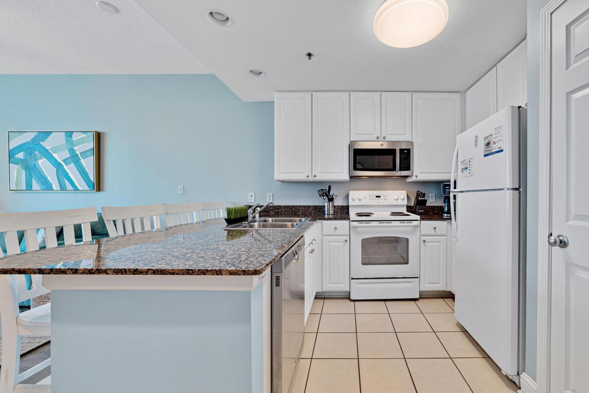 Lighthouse 816 - New Luxury Beachfront Apartment *
