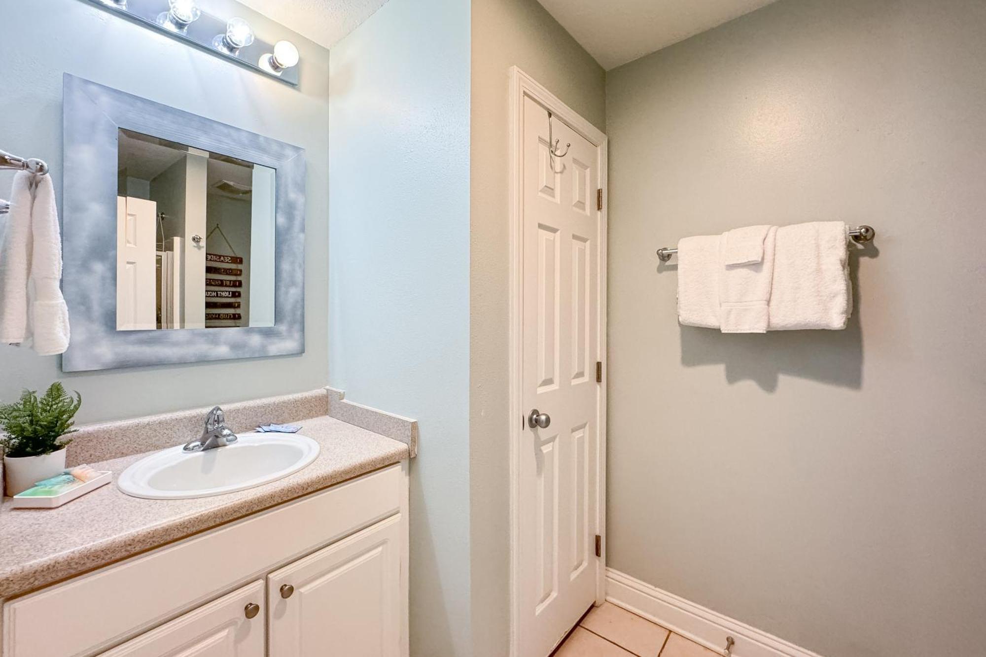 Lighthouse 816 - New Luxury Beachfront Apartment Gulf Shores