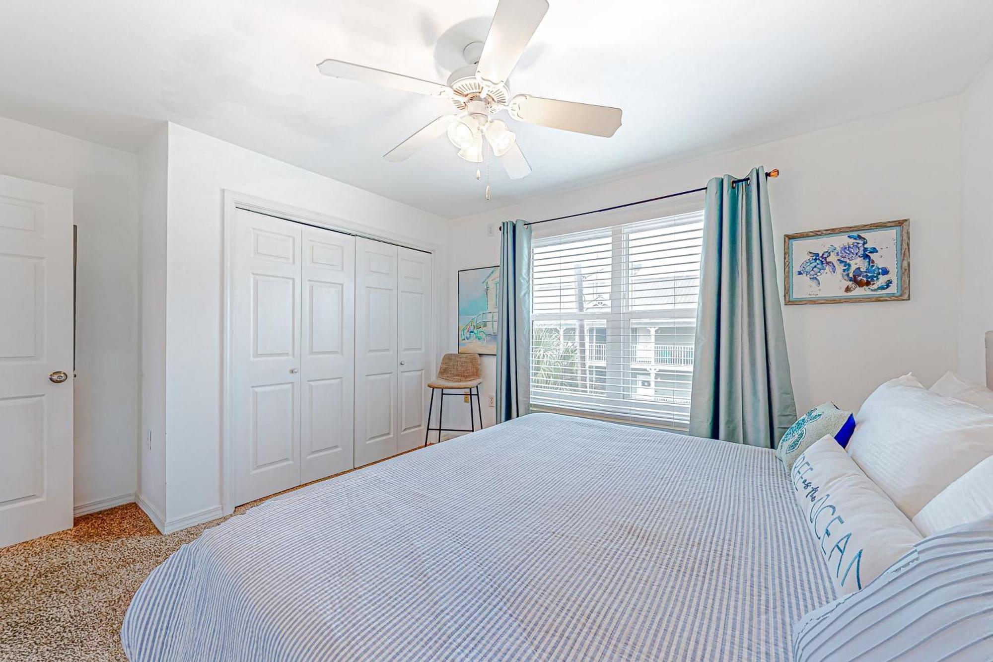 Four C's 204 Apartment *