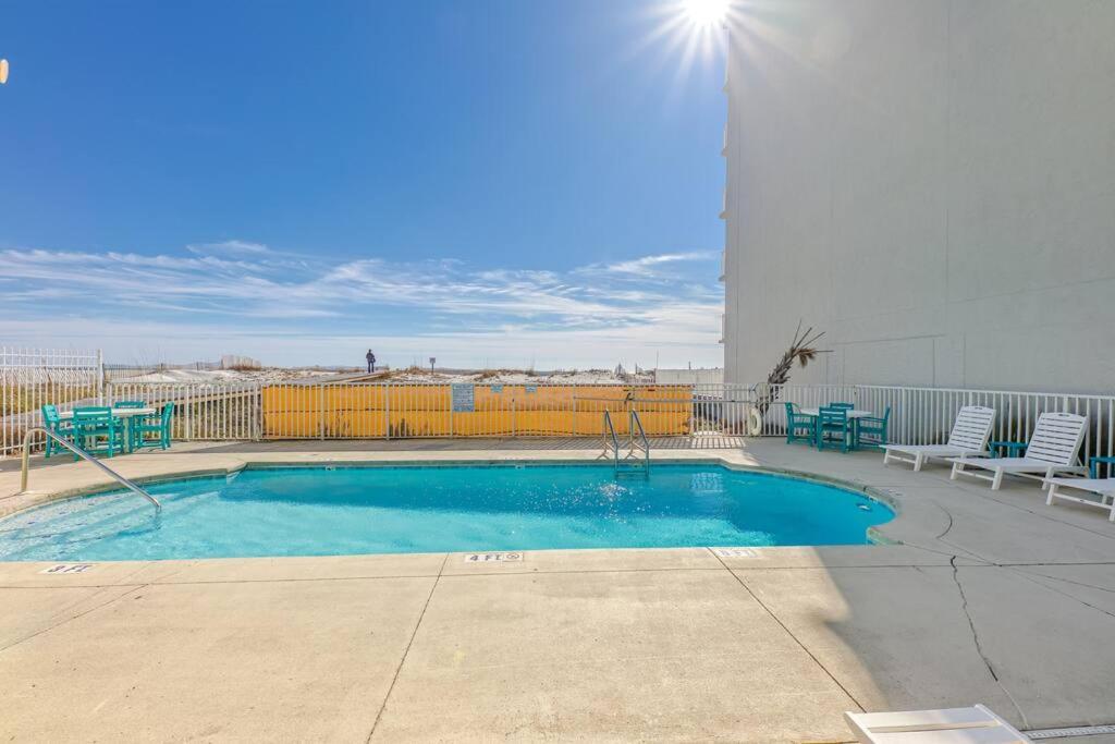 Comfy ~ Steps Away From The Beach! Apartment *