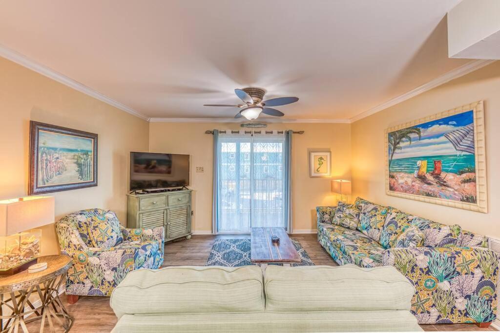 Comfy ~ Steps Away From The Beach! Apartment Gulf Shores