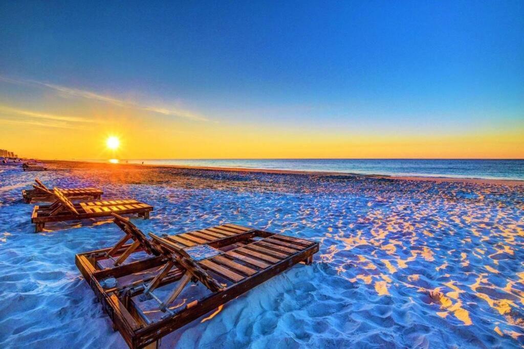Comfy ~ Steps Away From The Beach! Gulf Shores