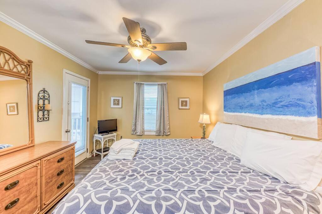 Comfy ~ Steps Away From The Beach! Gulf Shores