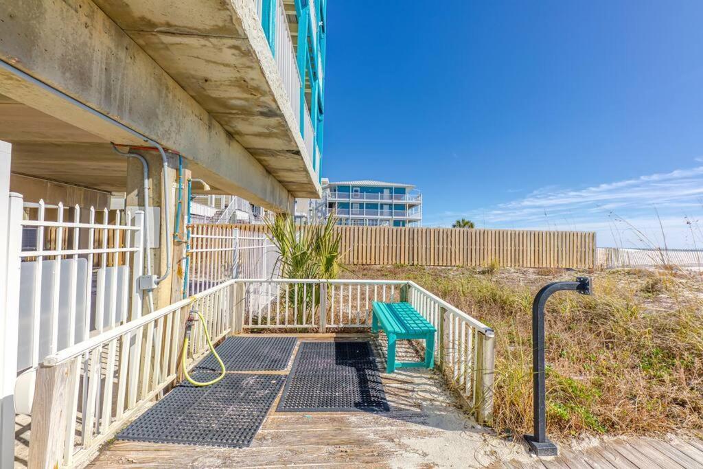 Comfy ~ Steps Away From The Beach!