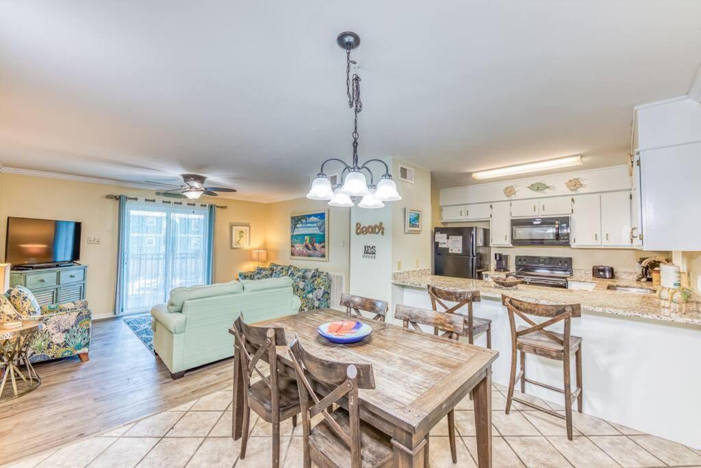 Apartment Comfy ~ Steps Away From The Beach! Gulf Shores