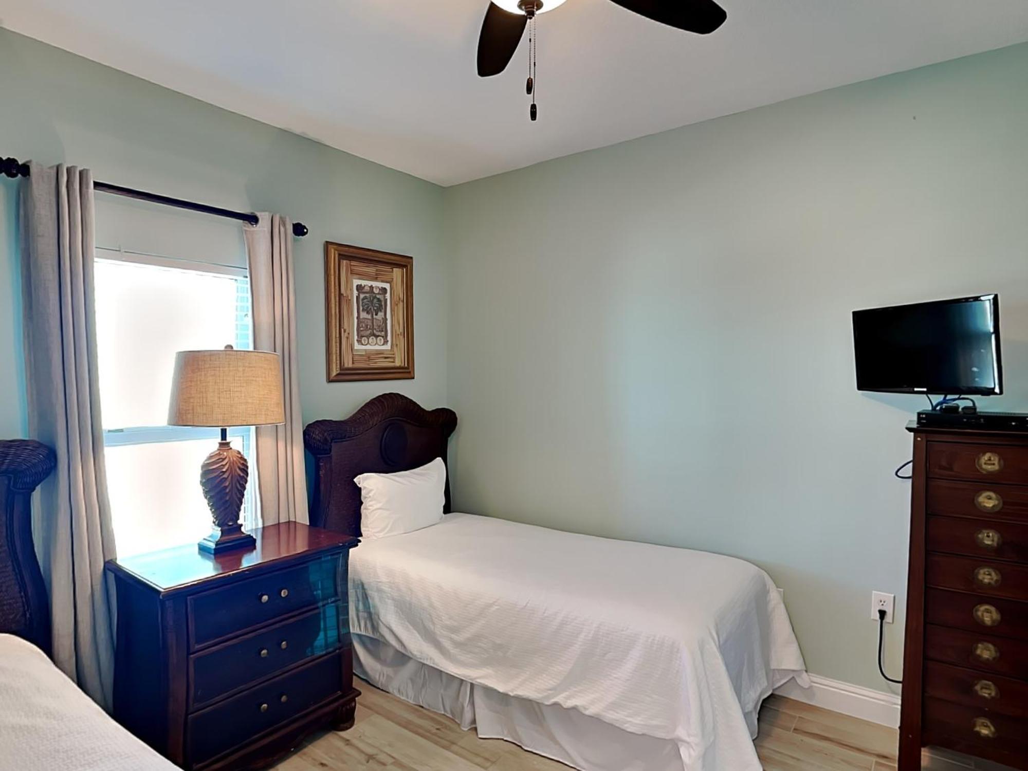 Crystal Shores 1005 Apartment