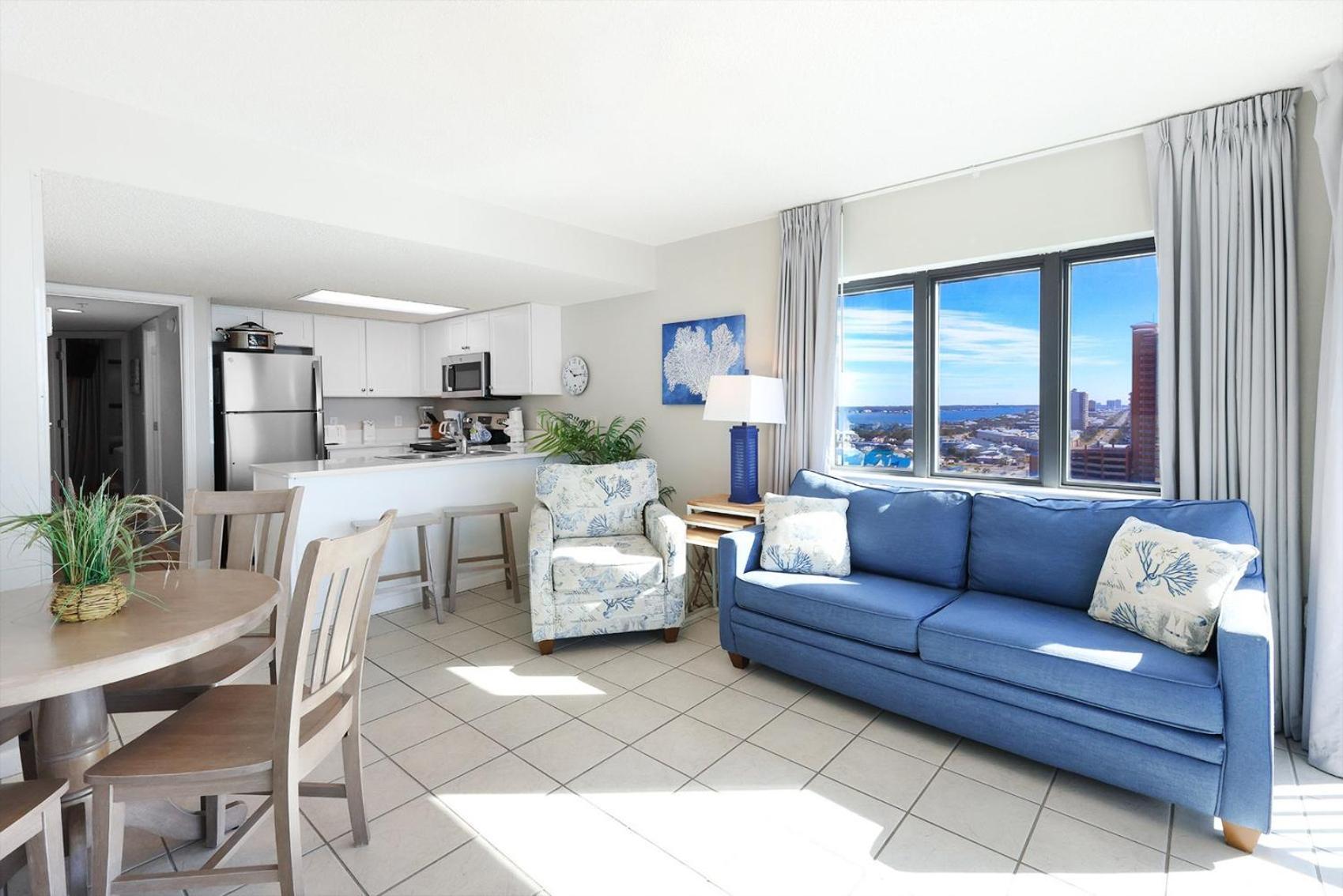 Phoenix Suites West 1106
