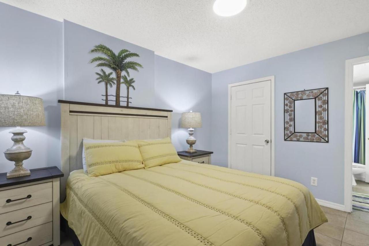 Royal Palms 705 *