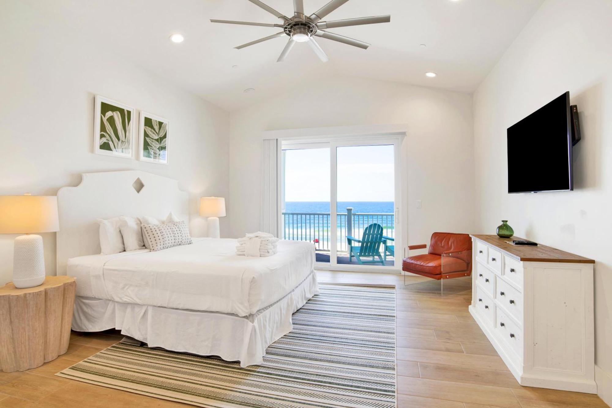 Seaside West 12 Bdrm, 11,5 Bath, Private Pools, Sleeps 36 Holiday home *